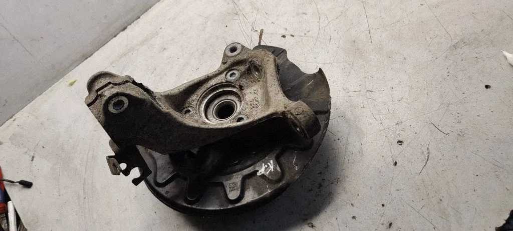Front wheel hub 5q0407257A