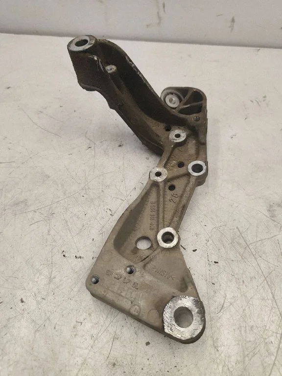 Front lower control arm/wishbone 1K0199295E