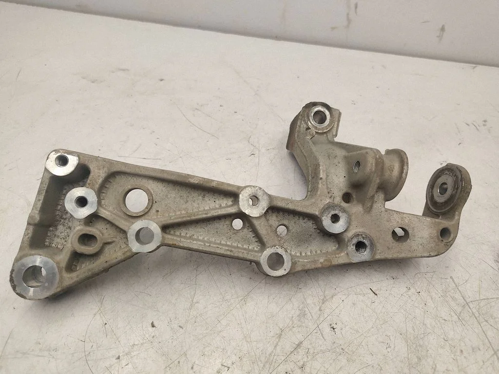 Front lower control arm/wishbone 1K0199296E