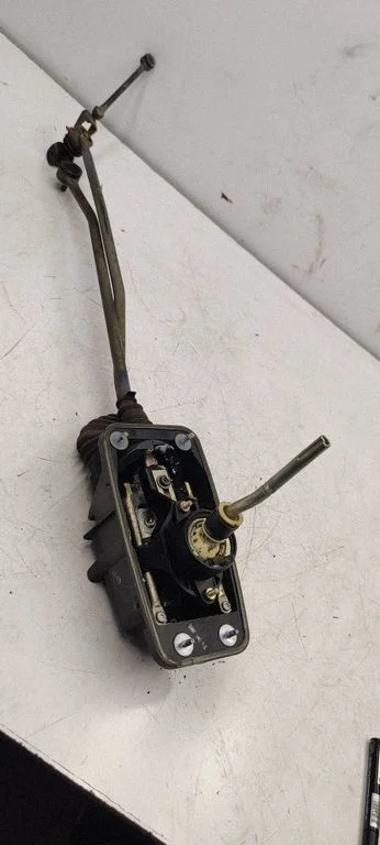 Gear selector mechanism 8E0711025