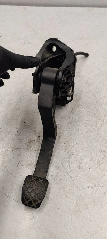 Clutch pedal – Audi A3 S3 8P (2003-2012)