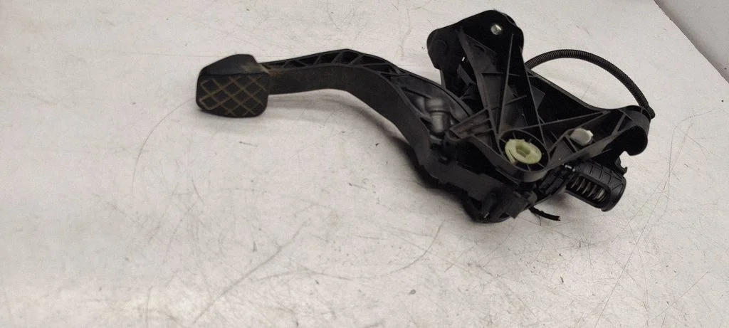 Clutch pedal 5Q1721059GE