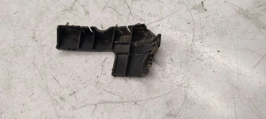 Front bumper mounting bracket 8E0807283E