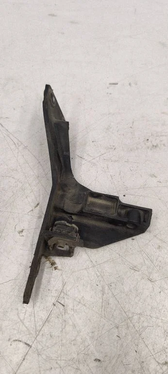 Front bumper mounting bracket 8E0805364