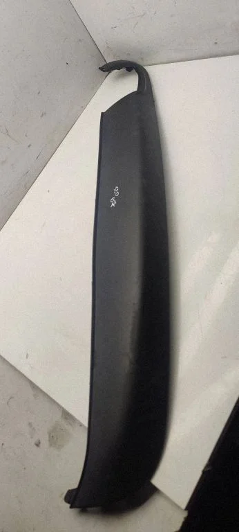 Front bumper lip 8e0807521C