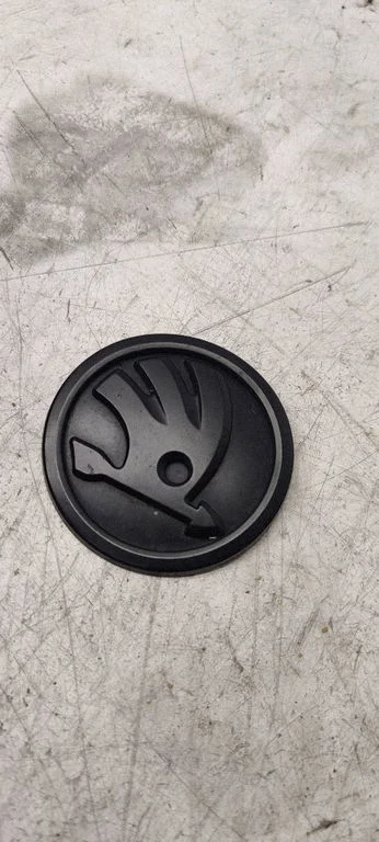 Manufacturer badge logo/emblem