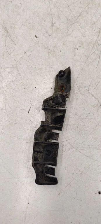Front bumper mounting bracket 8P0807184A