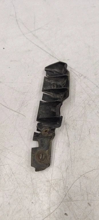 Front bumper mounting bracket 8P0807184B