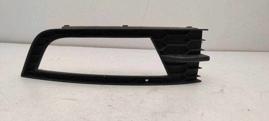 Front fog light trim/grill 5e0807681