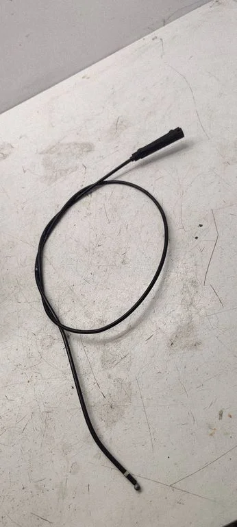 Engine bonnet/hood lock release cable 1Z0823535