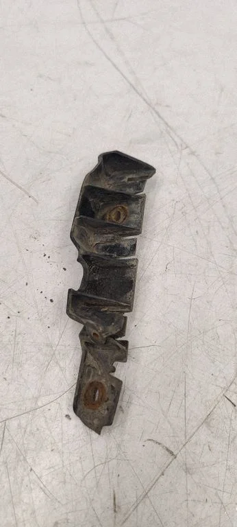 Front bumper mounting bracket 8P0807183B