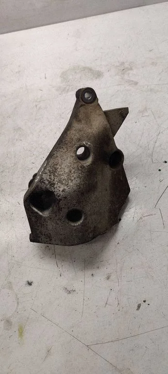 Engine mounting bracket 045199207