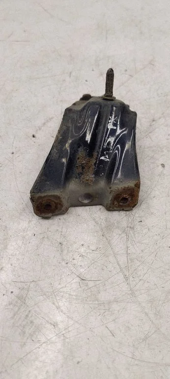 Fender mounting bracket 5K6821137