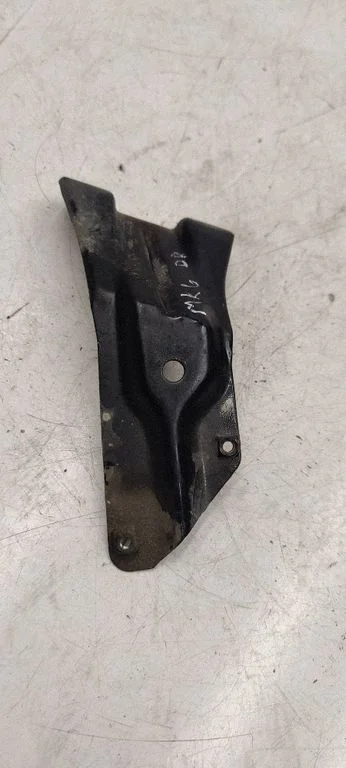 Fender mounting bracket 5K6821138