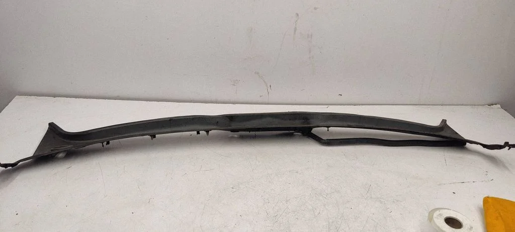 Wiper trim 7065284