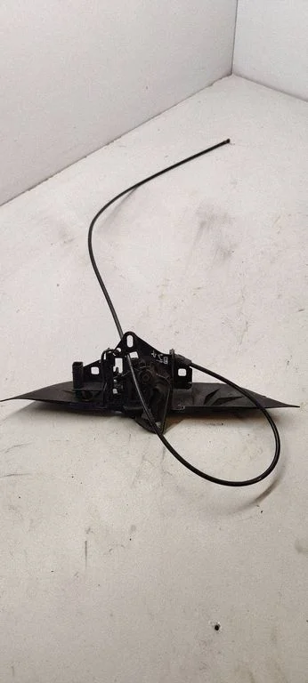 Engine bonnet/hood lock/catch – Volkswagen Passat B5 (1997-2000)