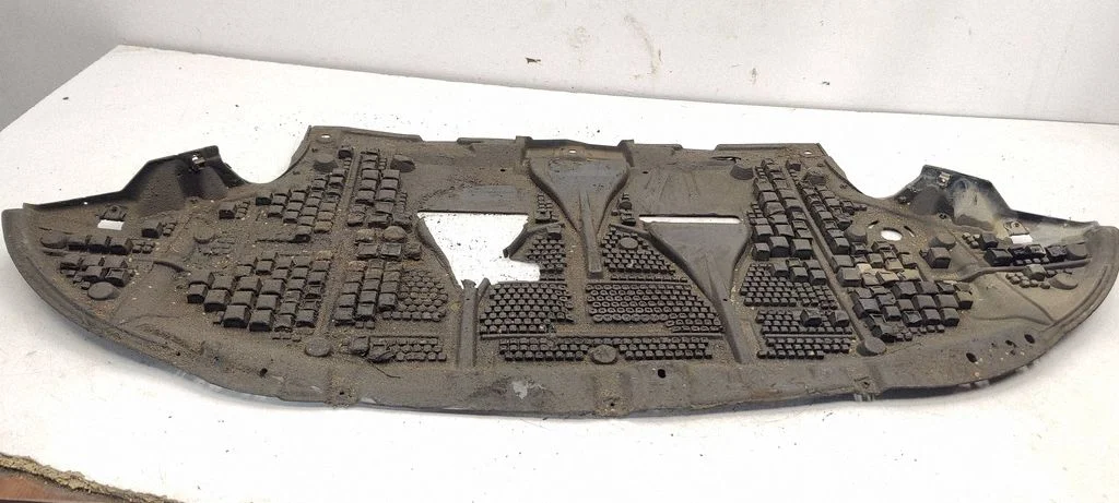 Engine splash shield/under tray 8E0863823S