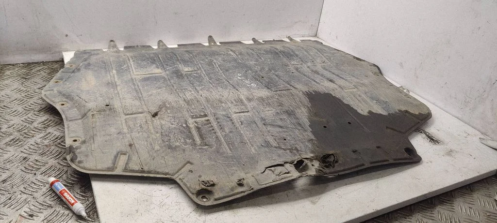 Engine splash shield/under tray 1K0825237AG
