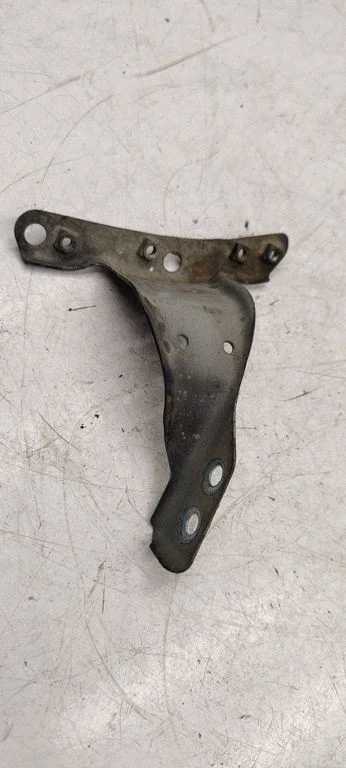 Fender mounting bracket 8E0821136A