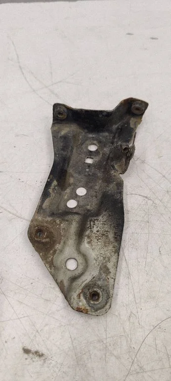 Fender mounting bracket 8P0821136A