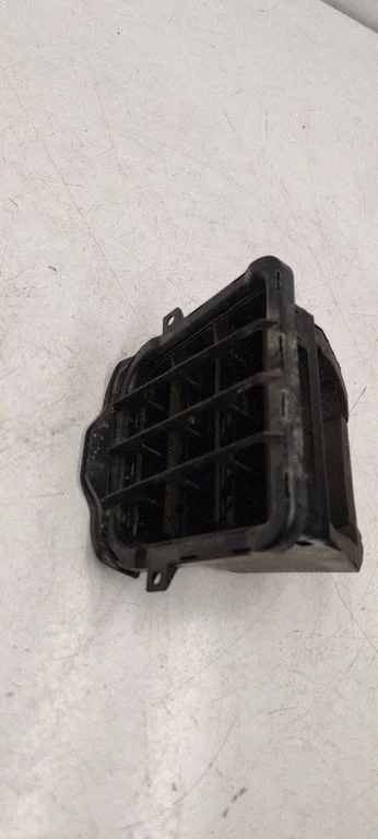 Ventilatsioonirest 8K0819161B