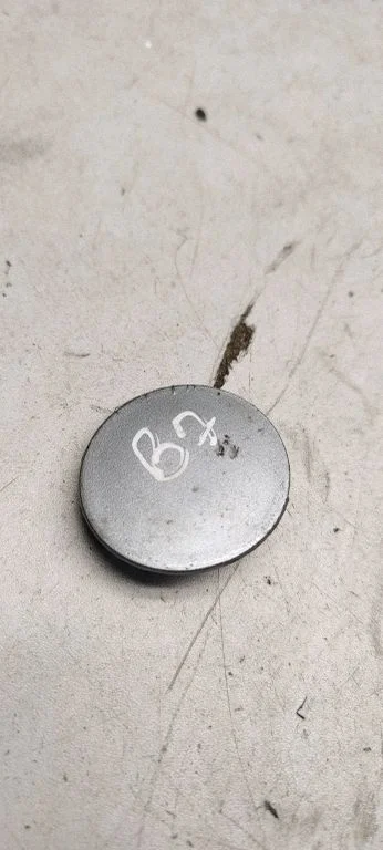 Rear bumper row hook cap/cover 8e0807241c
