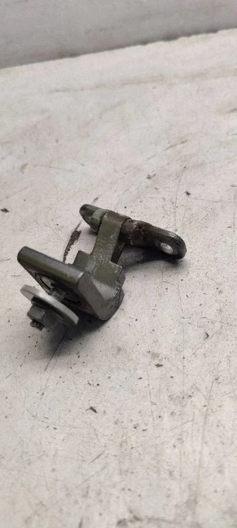 Tailgate/trunk/boot hinge 8v3827299a