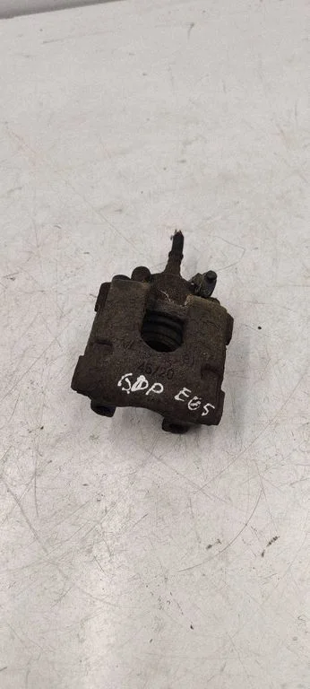 Rear brake caliper – rear right