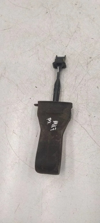 Front door check strap stopper – Volkswagen e-Golf (2014-)