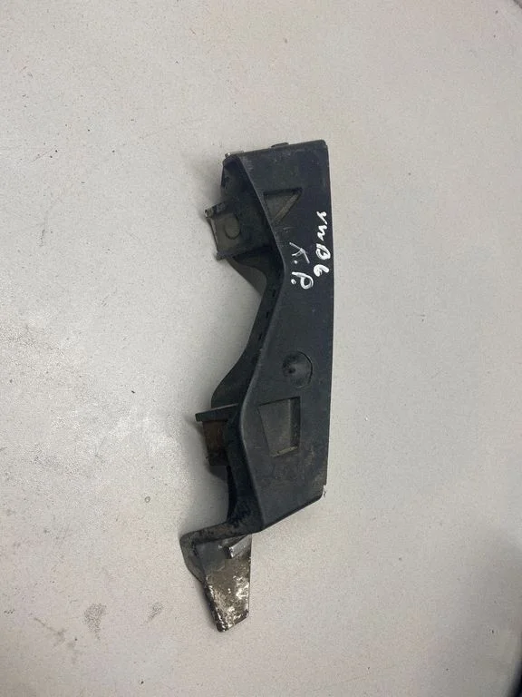 Front door lock (next to the handle) – Volkswagen Passat B6 (2005-2010)
