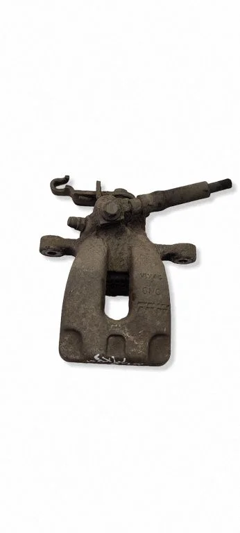 Rear brake caliper – rear right