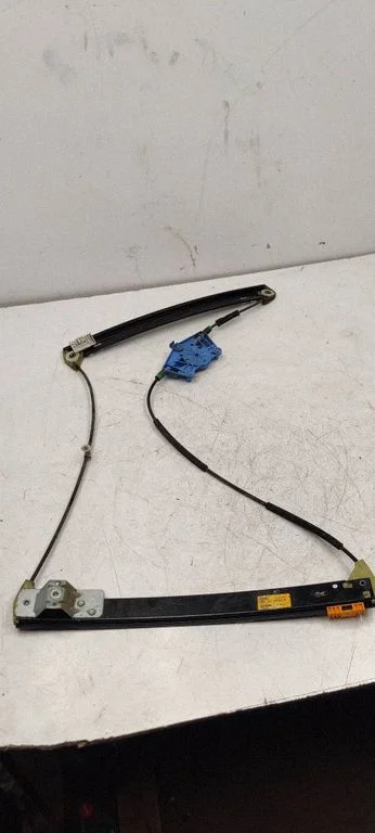 Front window lifting mechanism without motor 8E0837462B