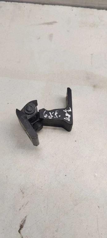 Rear door upper hinge 8x0831403e