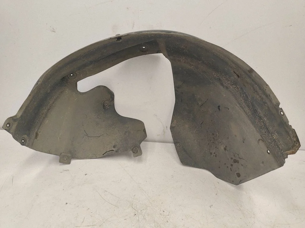 Front wheel arch liner splash guards 8P0821171C