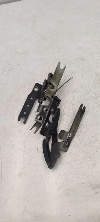Engine bonnet/hood hinges 8240334