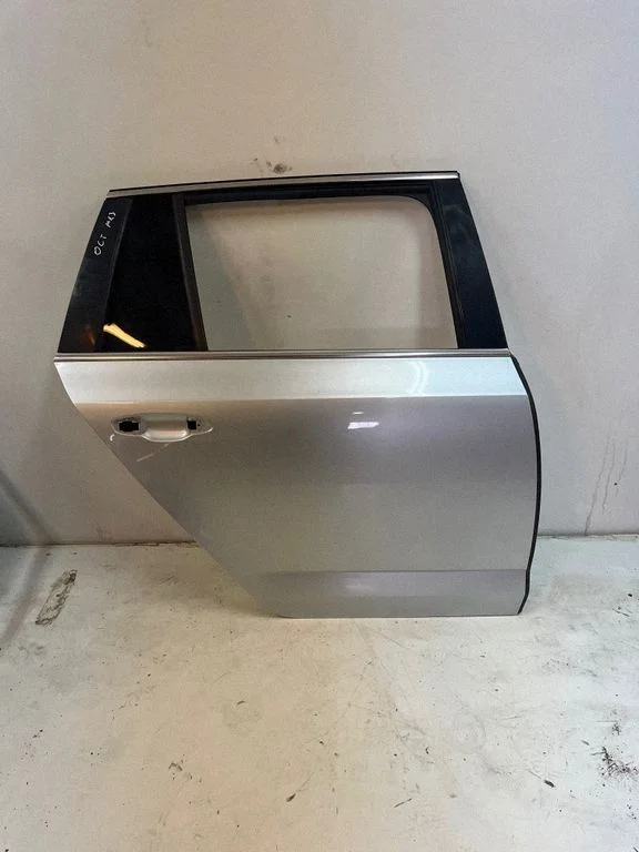Rear door 5E9833312