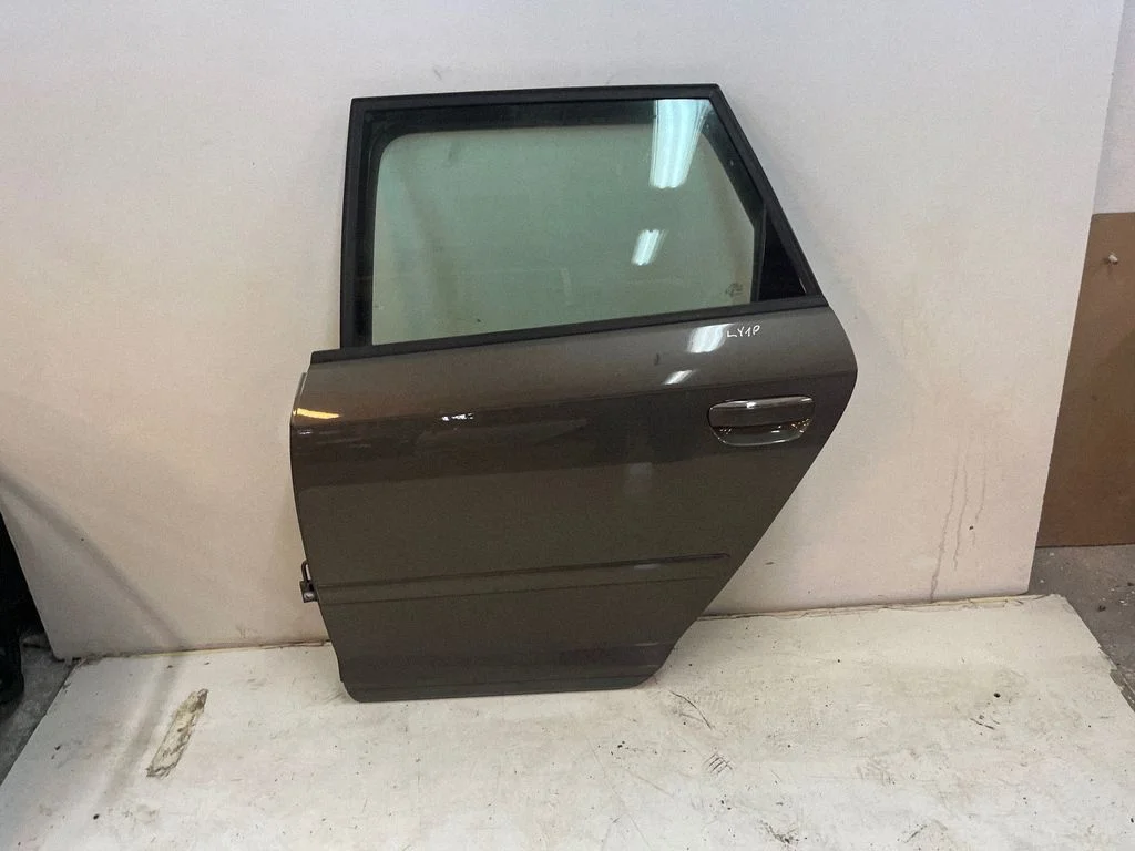 Rear door – rear left
