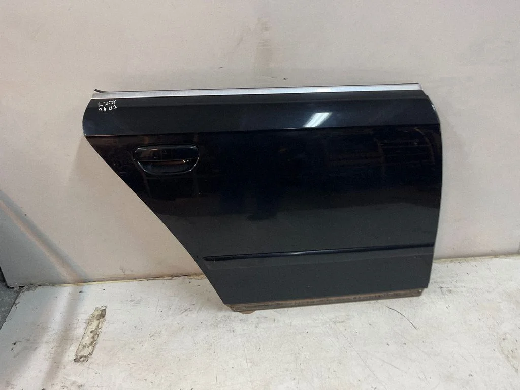 Rear door – rear right