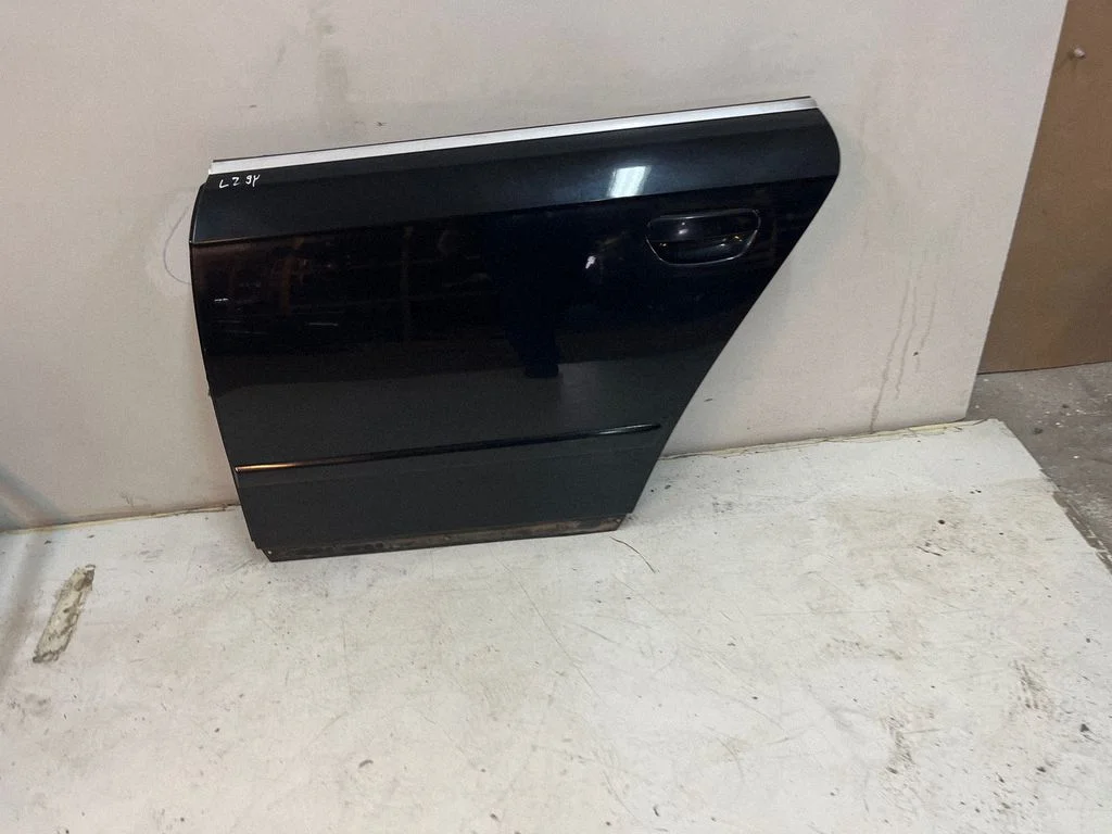 Rear door – rear left