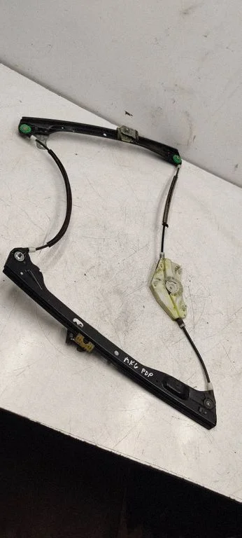 Front window lifting mechanism without motor – front right