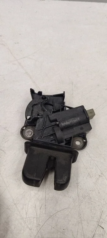 Tailgate/trunk/boot lock/catch/latch 4F5827505C