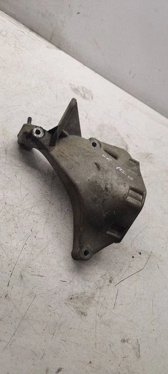 Engine mounting bracket – Volkswagen Polo V 6R (2009-2017)