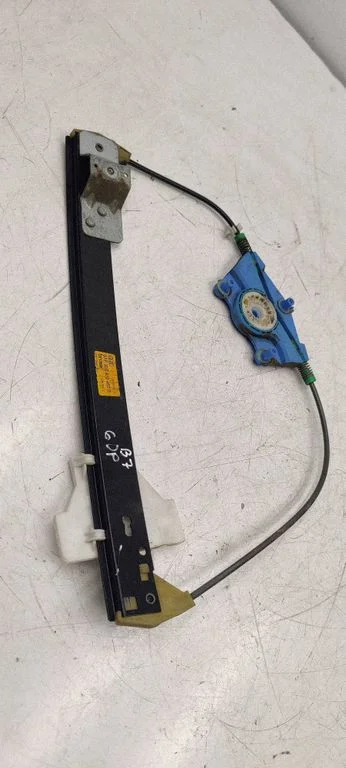 Rear window lifting mechanism without motor 8E0839462B