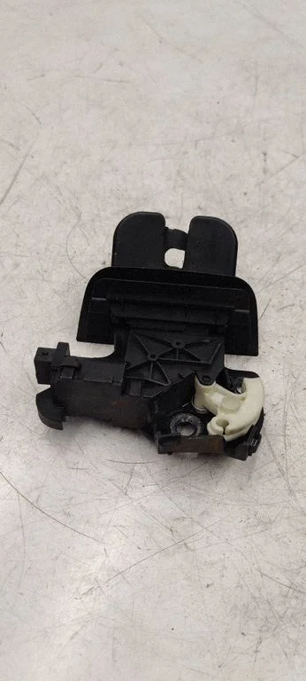 Tailgate/trunk/boot lock/catch/latch 8E9827520A