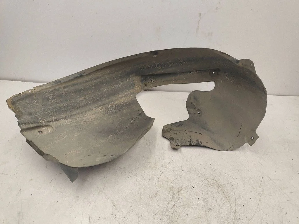 Front wheel arch liner splash guards 8P0821172C
