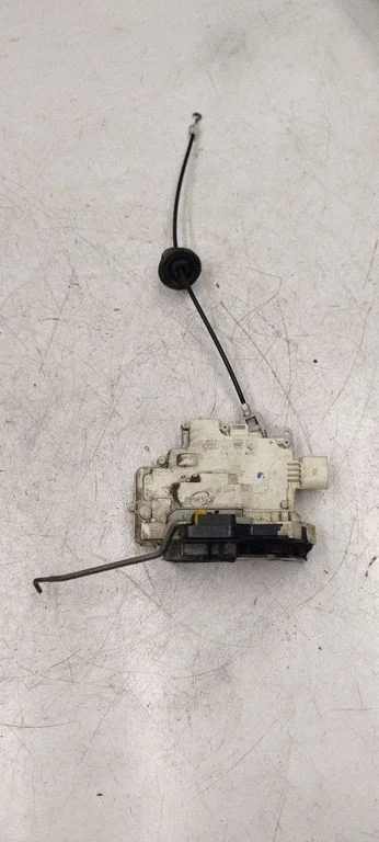 Front door lock 8E1837016