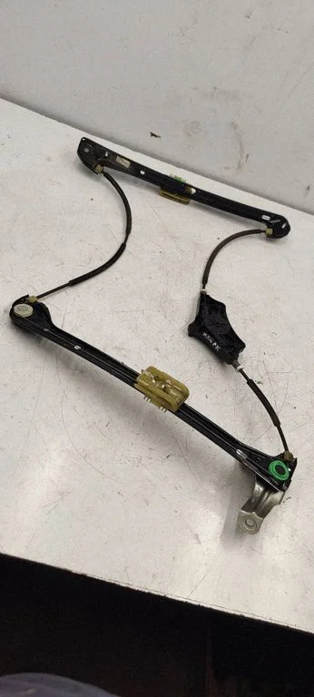 Front window lifting mechanism without motor 5G4837461G