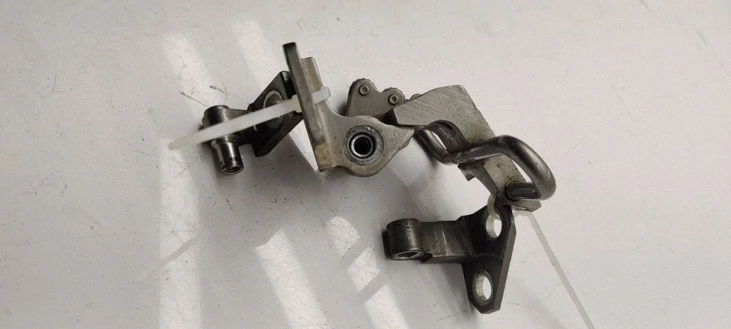 Rear door hinge set – rear right