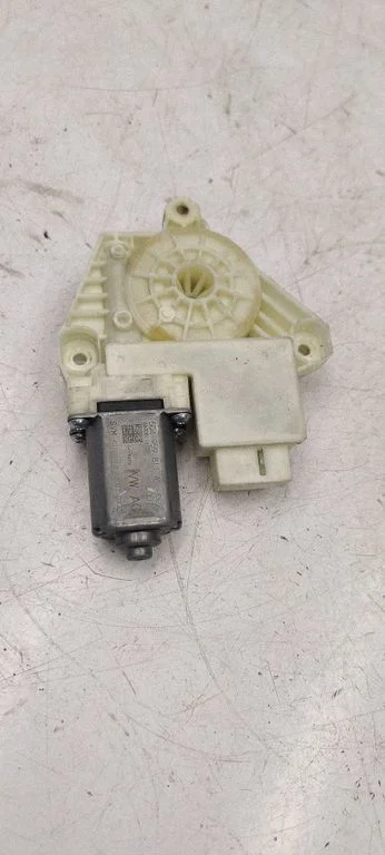 Rear door window regulator motor 5Q4959811A
