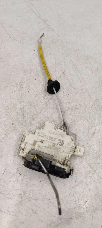 Front door lock 4F1837016